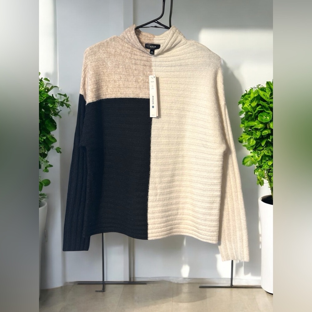 NWT! Aqua Bloomingdale’s Colorblock Ribbed Sweater, Medium, $88 retail!